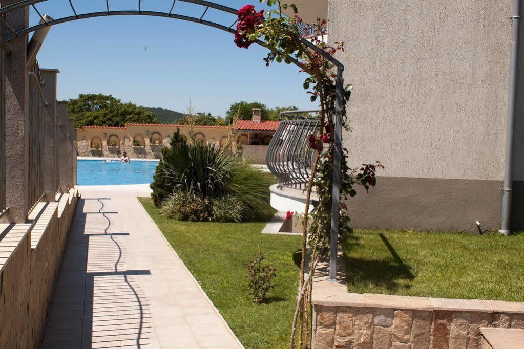 Gardenia Vacation Settlement Aparthotel Sozopol Bagian luar foto