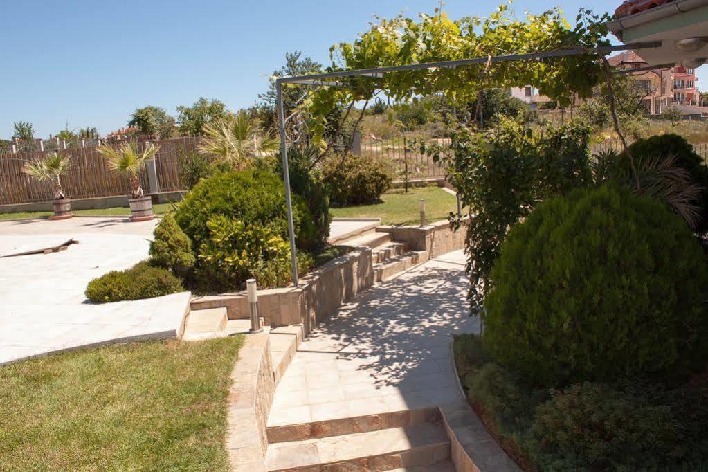 Gardenia Vacation Settlement Aparthotel Sozopol Bagian luar foto